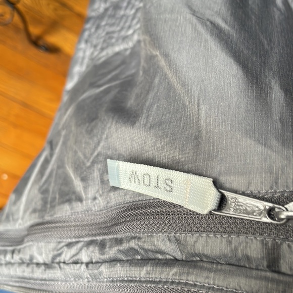 LL Bean ultralight 850 down sweater coat Packs into its own pocket! - Picture 3 of 7